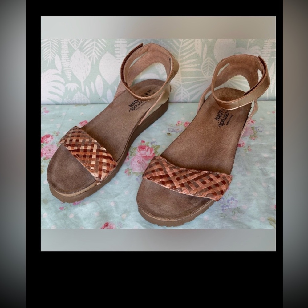 NAOT Abbie Leather Cork Sandals w/ Back Strap in Metallic Gold & Tan Size 8